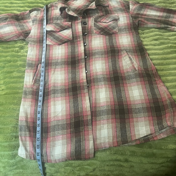 Oversized plaid pink flannel. button down. Longer length. Cuff-able sleeves - Picture 7 of 11